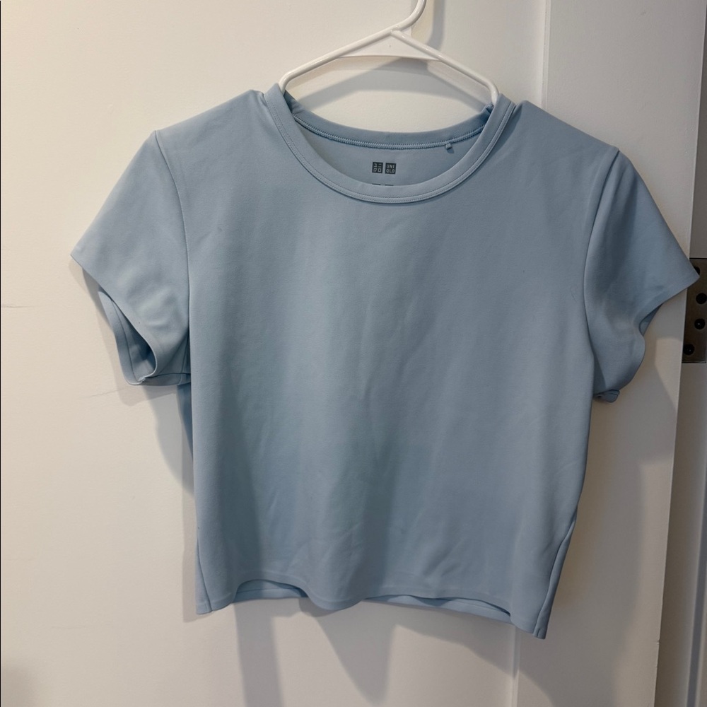 Uniqlo blue airism crop, size M